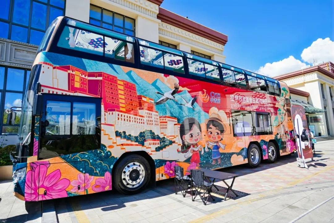 Double-Decker Gourmet Theme Sightseeing Bus