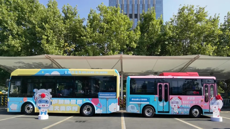 
     Los autobuses Ankai impulsan la construcción de ciudades amigas de los niños
    